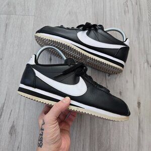 Nike | Classic Cortez black leather sporty low-top retro sneakers | WMS 7
